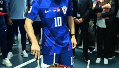 开云体育入口-最好的生日礼物！魔笛40岁生日当天送助攻，助球队四球大胜