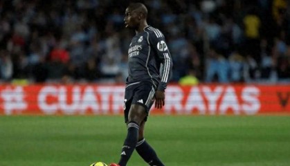 开云官网-门迪表现惊艳却仅踢半场：伤病阴云再笼罩皇马左路