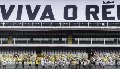 开云体育官网-内马尔送花圈 独狼外星人缺席贝利遗体告别挨批