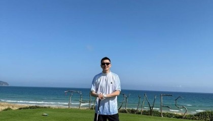 开云体育官网-状态真好！前辽宁主帅杨鸣社媒晒休假动态 海边打高尔夫球引热议