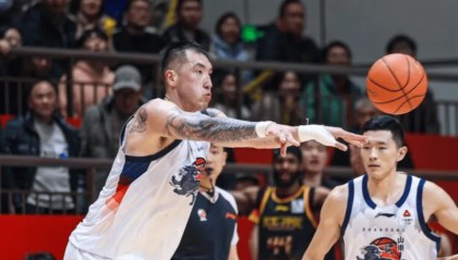 开云-陶汉林出战32分钟，投篮7中6得到13分5篮板2助攻