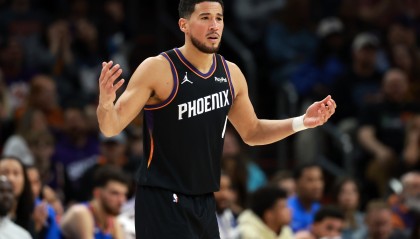 开云官网-面对伊森中投三不沾！布克：我合球失误被迫投远距离 能接受结果