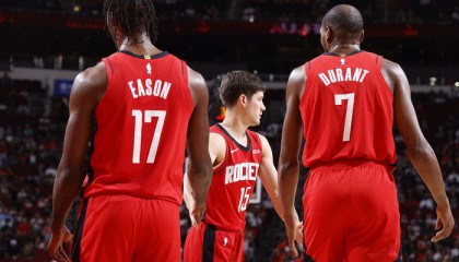 开云体育官网-伊森攻防状态火热，布伦森被防得欲哭无泪，申京调整出色各司其职|火箭|尼克斯|NBA常规赛|投篮|阿尔佩伦-申京_新浪体育_新浪新闻